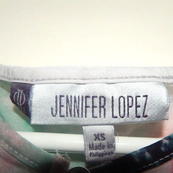 JENNIFER LOPEZ women's x-small pastel floral cold shoulder flowy shirt blouse - Picture 5 of 12